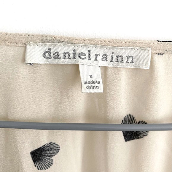 Sleeveless Blouse with Hearts Size Small - Picture 2 of 5